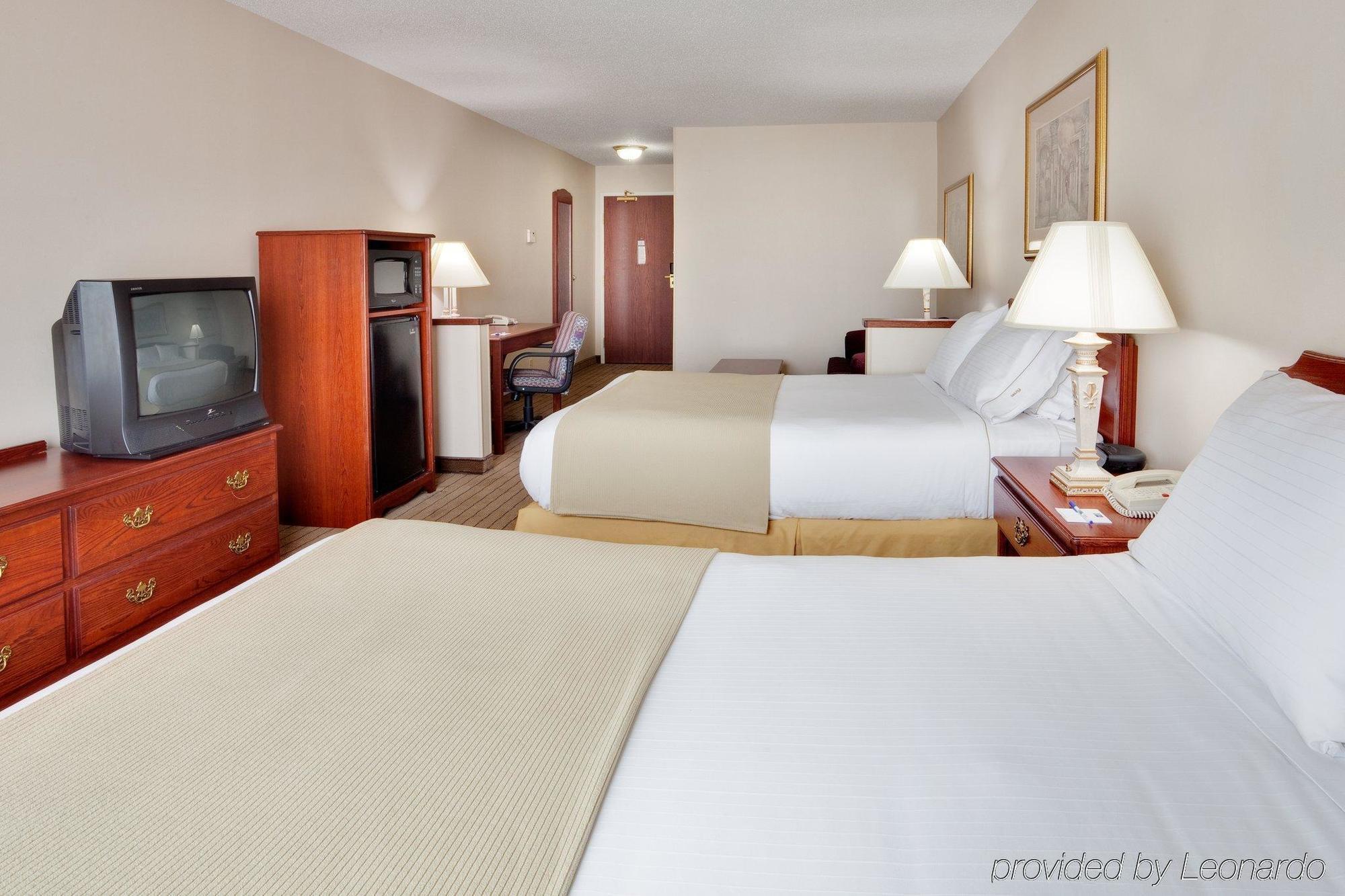 Holiday Inn Express Irondequoit By Ihg Рочестер Номер фото